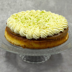 Fudgetårta med täcke av vaniljmousse